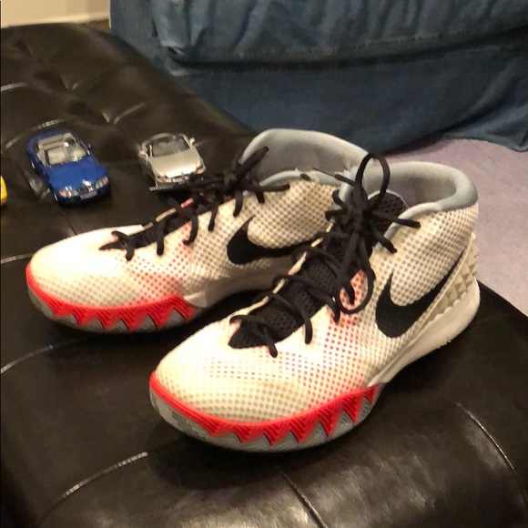 Nike basketball shoe - Picture 2 of 3